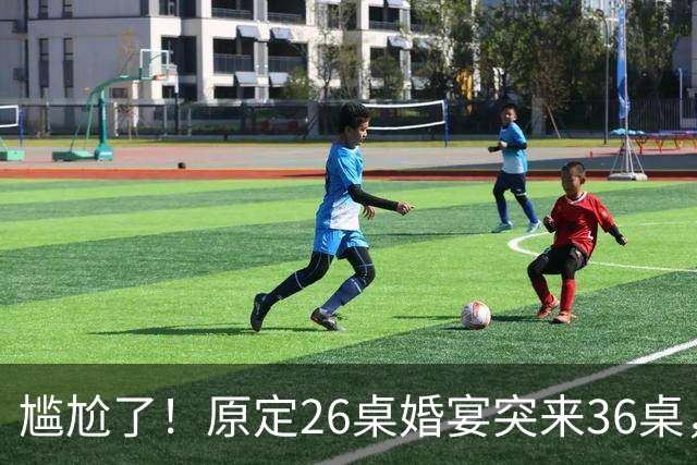 尴尬了！原定26桌婚宴突来36桌，新娘的学生家长全家赴宴，10桌缺口让主家酒店总管都集体懵圈